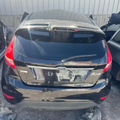 Ford Fiesta Bagaj Kapak Çıkma