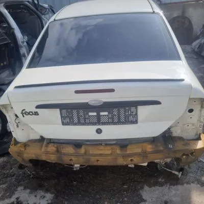 Ford Focus 1 Bagaj Kapağı